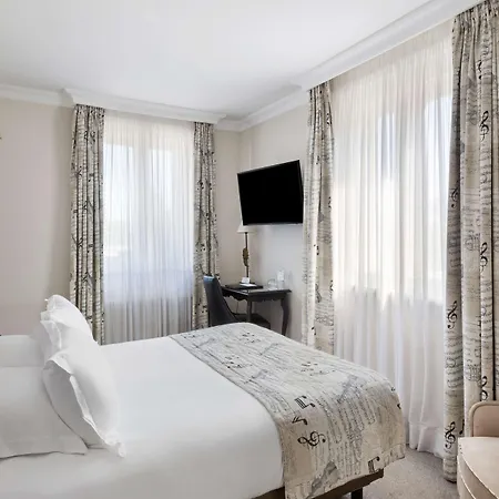 Western D'est Otel 4*
